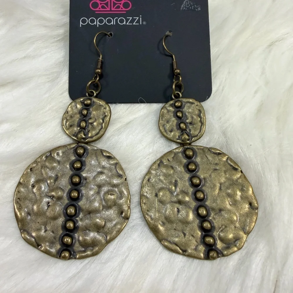 🩷5/$10🩷 paparazzi Antique Gold Textured Double Disc Earrings